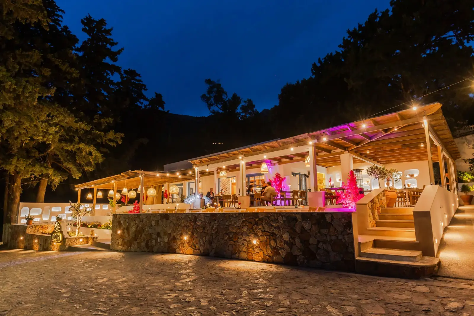 Roots - Restaurant & Bar